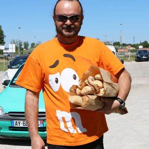 Un client assorti aux couleurs de la Boulangerie